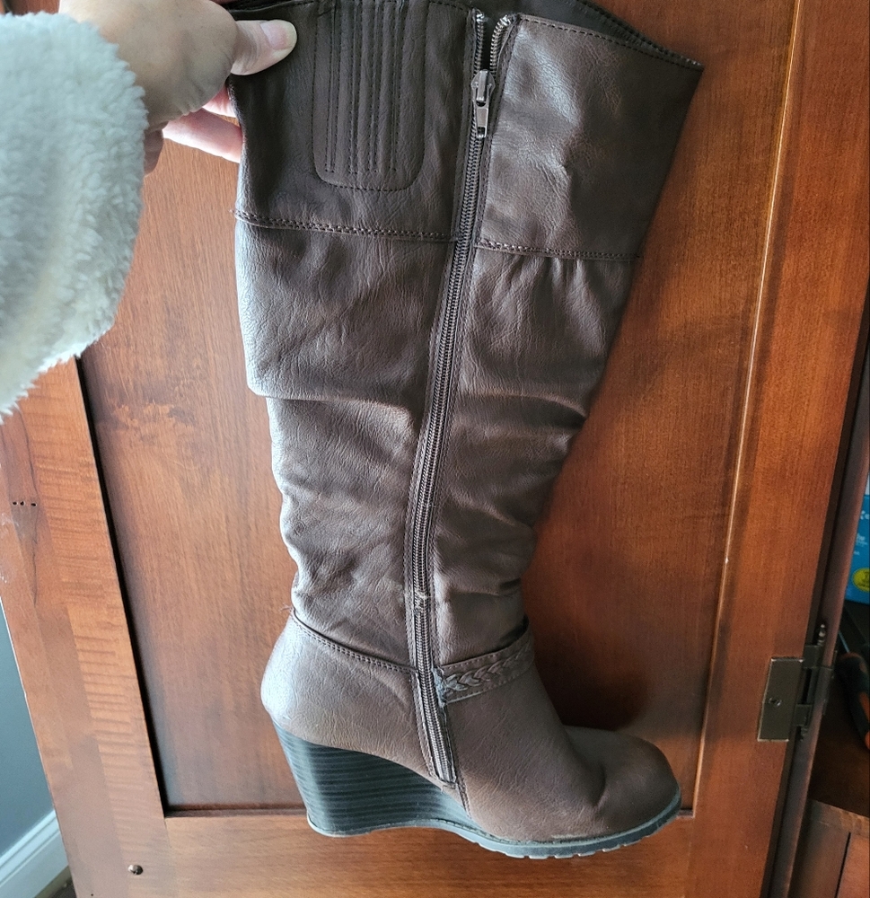 Heeled boot. 8.5 wide calf. Sb sbicca